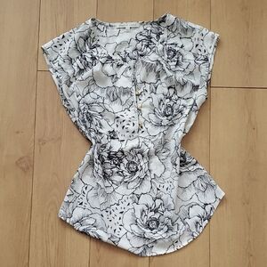 Daniel Rainn Black & White Floral Top